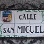 les rues sont identifiées par des tuiles de céramique. Rue commerciale, piétonnière de Torremolinos